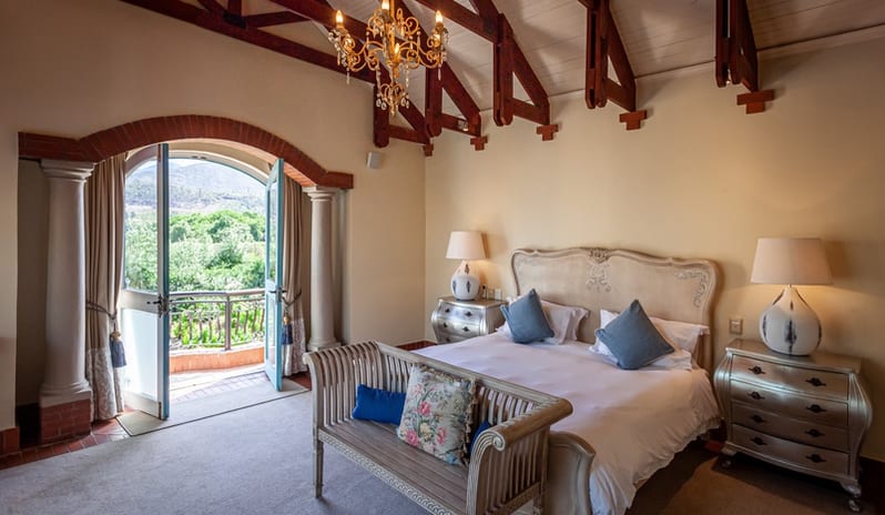 FRANSCHHOEK HOTEL - VILLA SUITE BEDROOM